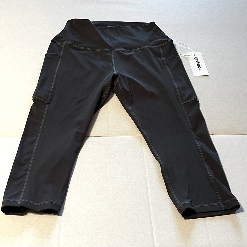 Steppe Women SZ Medium Grey Gray High Waist Yoga Pants Capri Legging Pockets NEW
